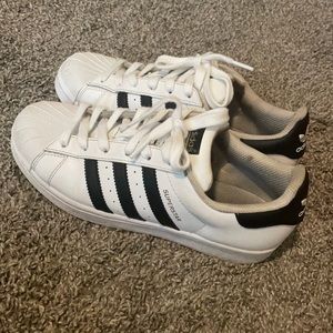 Adidas superstars